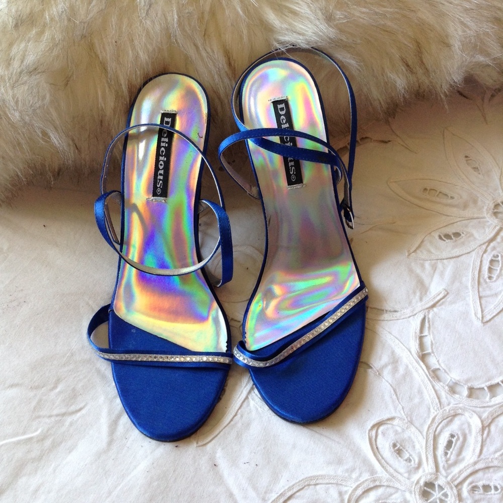 DELICIOUS BLUE STRAP SANDAL HEELS 7 NWOT